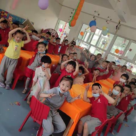 沙区益宝贝幼儿园大一班六一做蛋糕活动