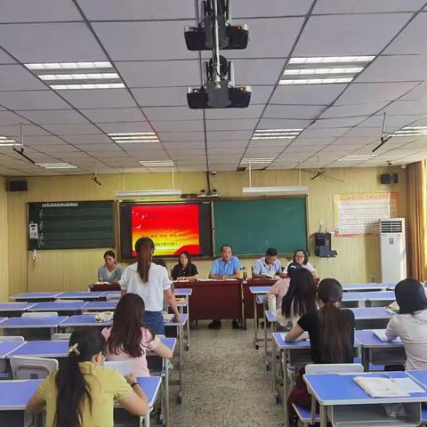 凝心聚力、同心踔厉-----开发区中学初三备课组
