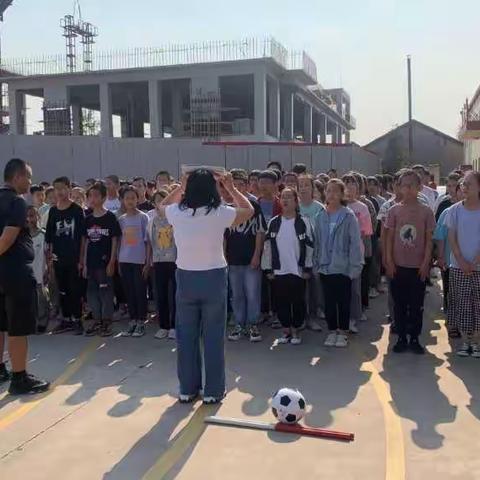 趣味横生欢声起，积极踊跃凝团结——记趣味接力赛