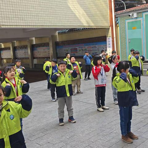 激情绽放，“羽”乐同享——蒸湘区实验小学二年级羽毛球社团