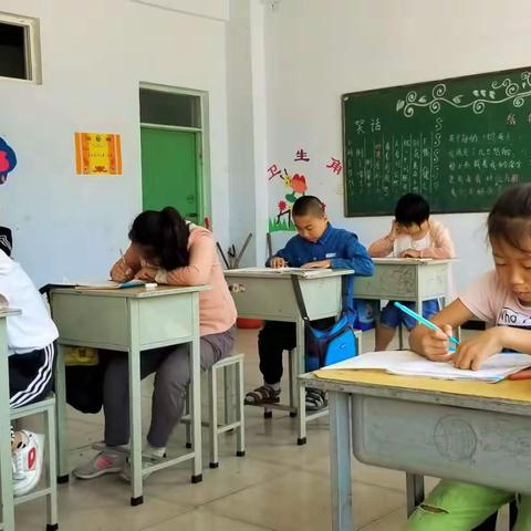 东尾毛学校四分之三月考进行中