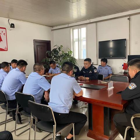 传达区局会议精神  部署当前重点工作