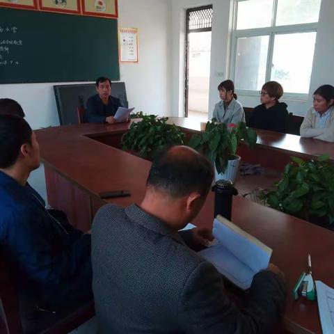 梁庙小学全体教师学习教师职称评定方法