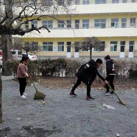 西井中学开展学雷锋活动剪影