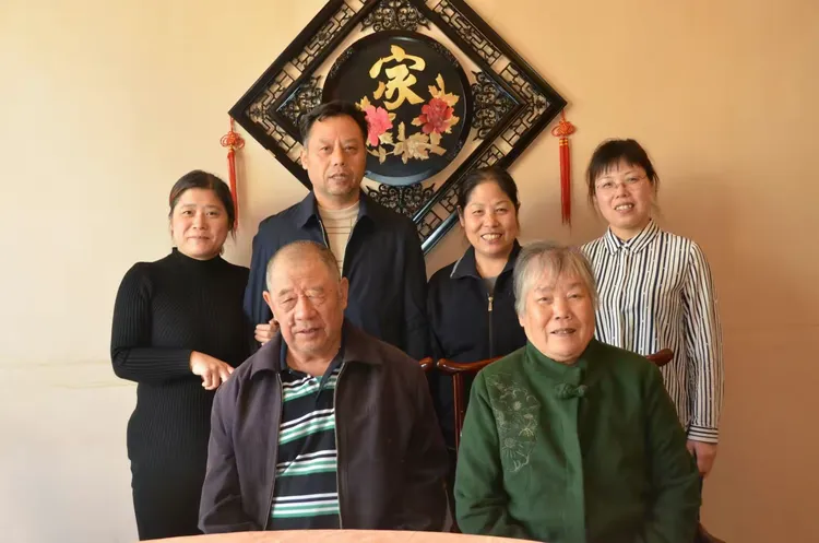子孙绕膝 老有所乐