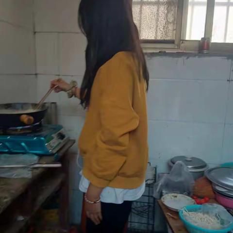 七年级四班家庭美德教育给父母做个饭