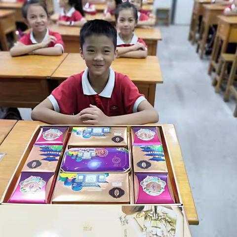 懂得分享，快乐与你同在—芒市民族小学110班庆中秋影集