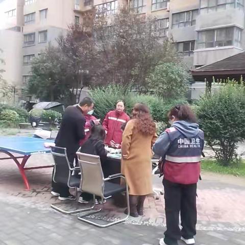 零距离服务队||健康有保障，关爱伴夕阳