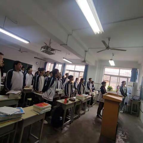 认真学习的你最美——咸阳梦圆职业学校2020级15班