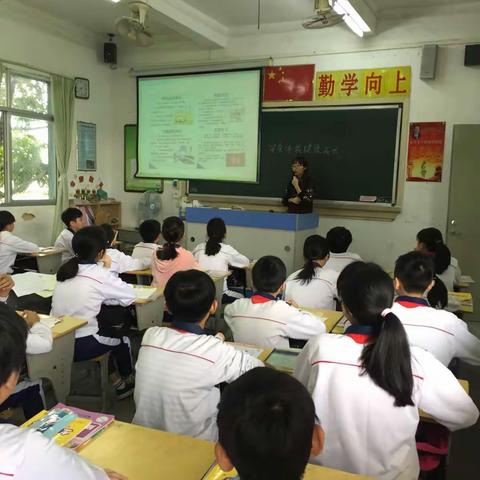 火灾无情防为上，消防演练时时抓——凤窖华侨小学举行消防灭火演练活动