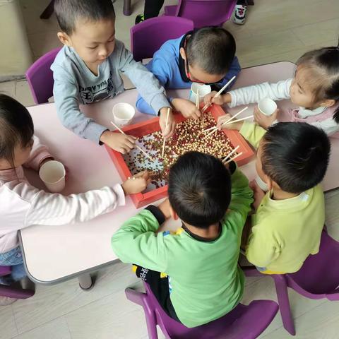 操作区：快到我的碗里来（夹豆子）