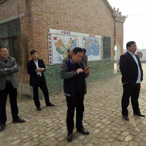 张集镇中心校领导到华楼小学检查工作