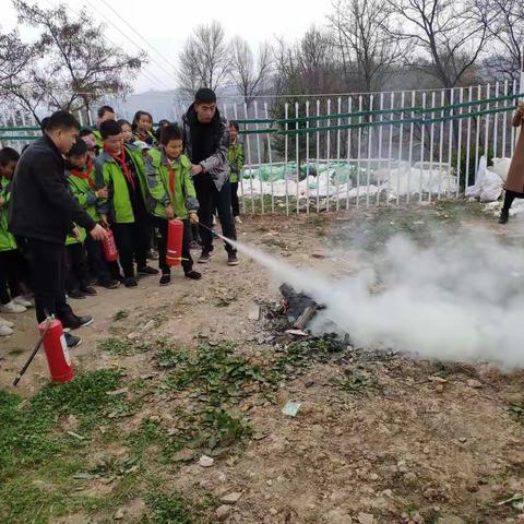 秦山小学防火安全演练