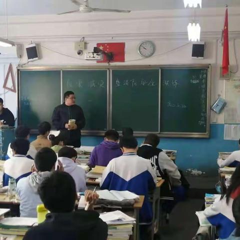 生命重于泰山，演练不等于游戏。记高二年级防震减灾暨消防演练。