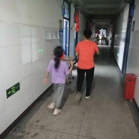 你看到的少年美好，我想到的中年品格。