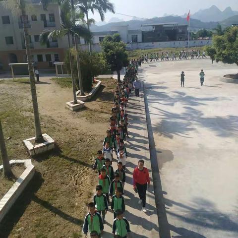 德胜镇榄树小学“升国旗 唱国歌”爱国主题教育活动