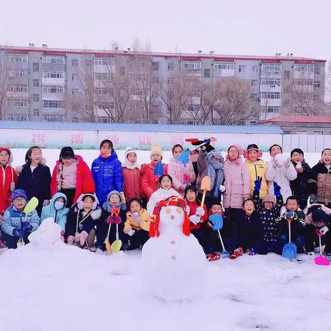 白色冰雪文化 童话妆点校园