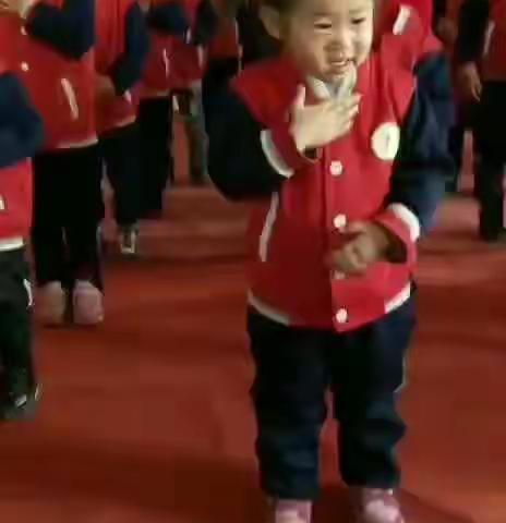 尉犁县河北花蕾幼儿园----“感恩父母·感恩老师·百米绘画”亲子感恩活动