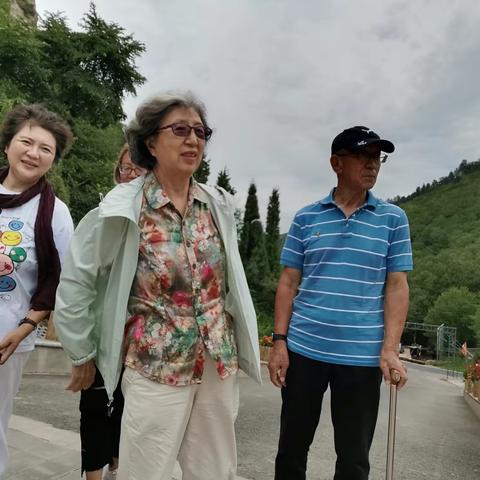 大表哥请老同学——小老姨