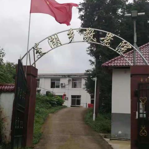 爱心人士走进茭湖敬老院献爱心，祝愿老人们端午安康。