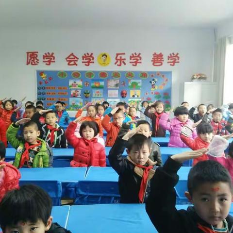 尖尖小荷中队“队礼仪，我知道”主题队会活动分享！