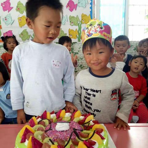 农历八月十二是王睿瑶小朋友的生日，祝瑶瑶小朋友生日快乐，天天开心！