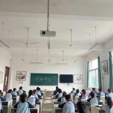 昌乐县方山小学：举行第六届“写汉字之美，享展示之乐”硬笔书法展示活动