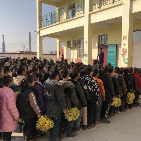 与绿色同行，争做环保小卫士