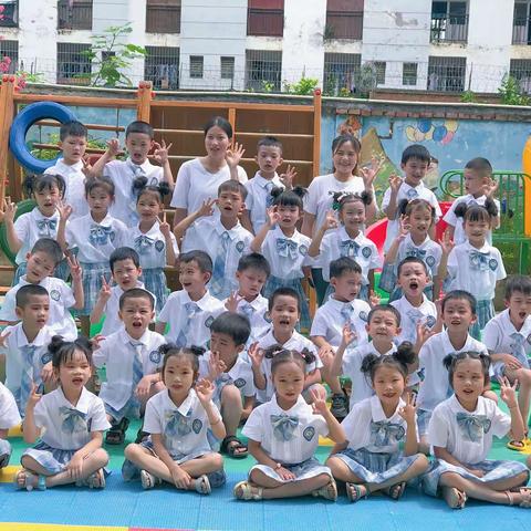 《😇毕业不分手，童年不散场😇》洞波未来鑫幼儿园