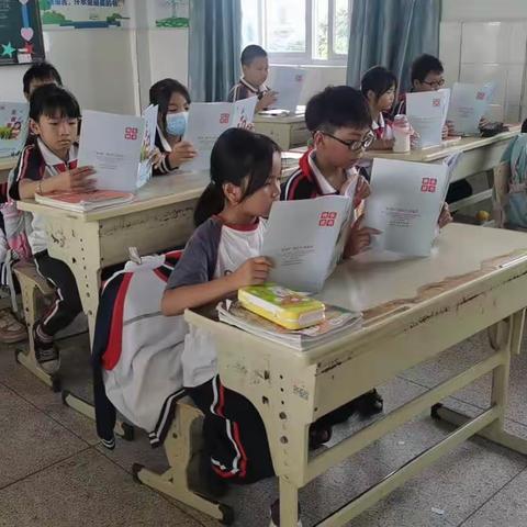 共建两香校园，同享读书之乐——海澄镇崎沟小学“两香校园”活动简讯