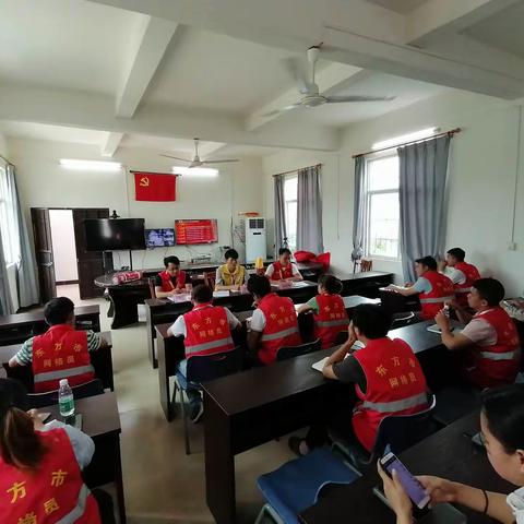 东方市感城镇组织召开“优秀网格员演讲”暨工作经验交流会