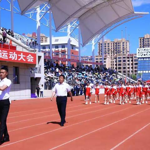 讷河育才学校检阅方队