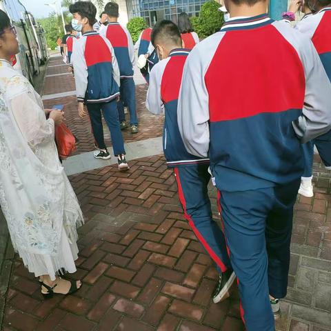 乌坡学校参加安全应急演练暨科普研学