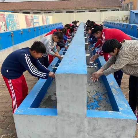 邹平市黛溪小学文明用餐节约行动！