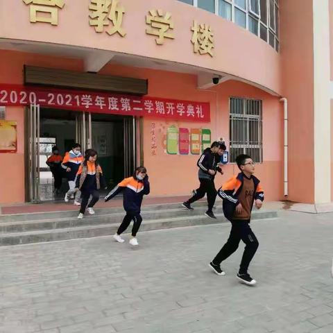 校园安全常抓不懈  疏散演练警钟长鸣