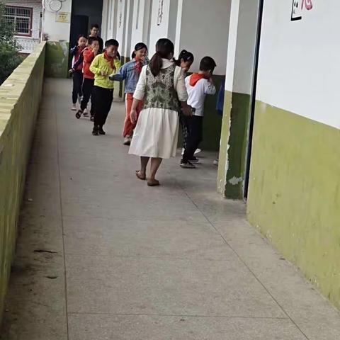 塔尾小学消防安全疏散演练