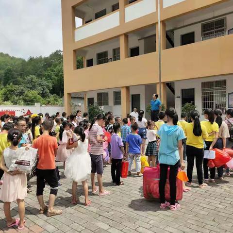 元峰小学“小手拉大手，共建和谐美丽家园”活动简介