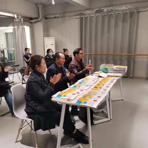 阳光艺校热烈欢迎区教育局领导小组莅临指导工作