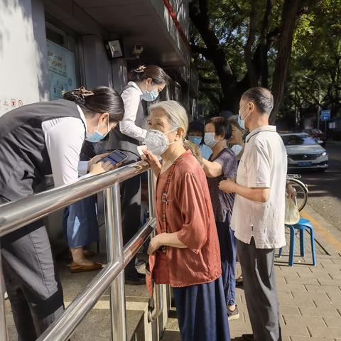 关爱银发客群 优化适老服务