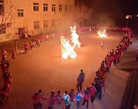 杜康中心小学“燎疳”节活动