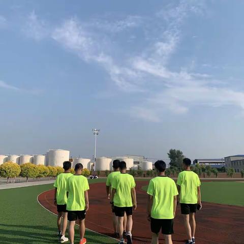 绿茵场上 放飞梦想                         ——校园足球联赛篇