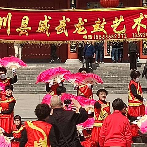 中原•洛阳伊川县二程文化园｜学雷锋纪念日暨庆三八妇女节伊川县威武龙鼓艺术团，闪亮登场精彩瞬间。