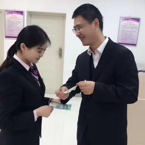 同仁路支行开展外拓转培训，反洗钱会议转培训