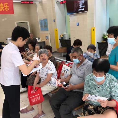 江苏银行杭州城东支行普及金融知识万里行系列活动