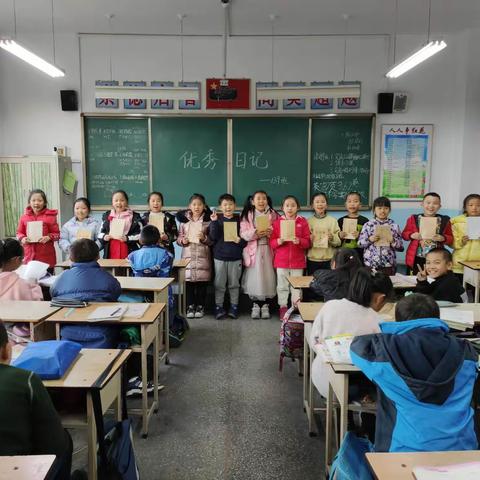 种豆瓶罐出水中   豆苗亭亭叶凌空