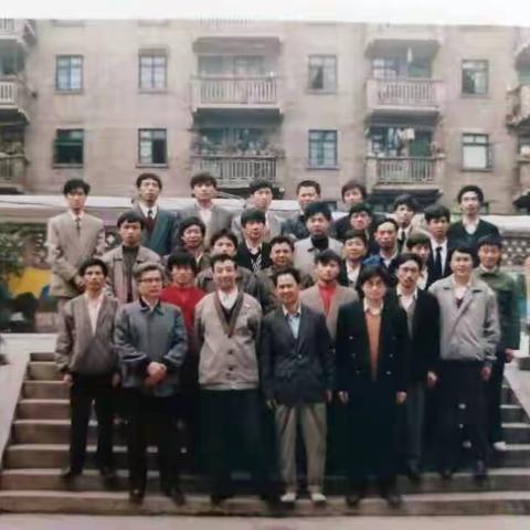 芙蓉矿务局           党干校回眸一笑