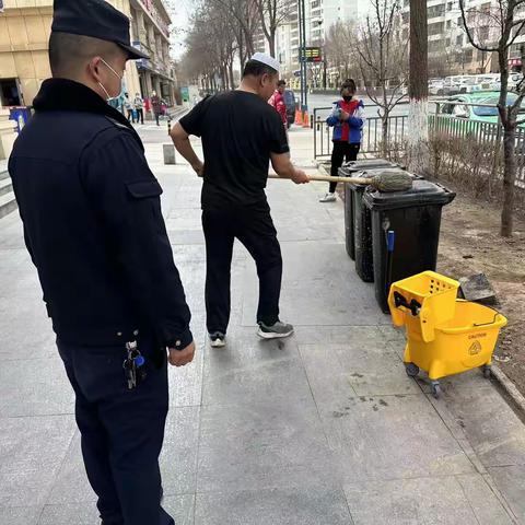 我为群众办实事，清洗垃圾桶，让市容更亮丽