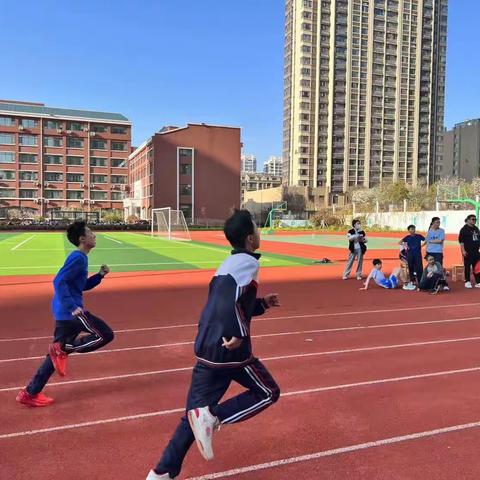 拼搏赛场，青春飞扬——北京路中学教育集团泰安路校区春季运动会2022级4班精彩瞬间