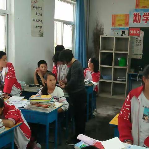 礼仪之花常绽放 文明校园我来创 ……罗山初中开展仪容仪表大检查