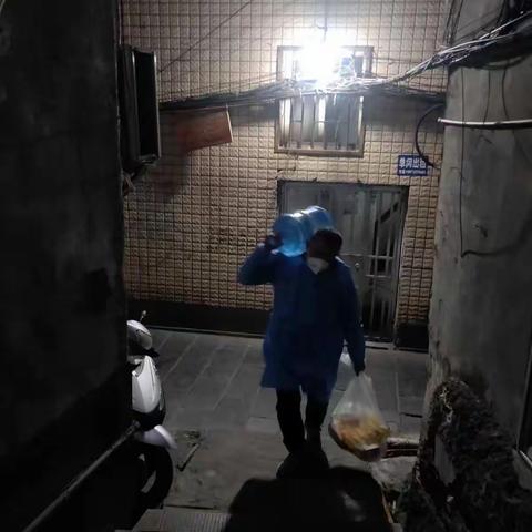 逆行而上，日夜坚守，做好封控区的“守护者”——凤凰县沱江镇疫情防控封控区工作记录